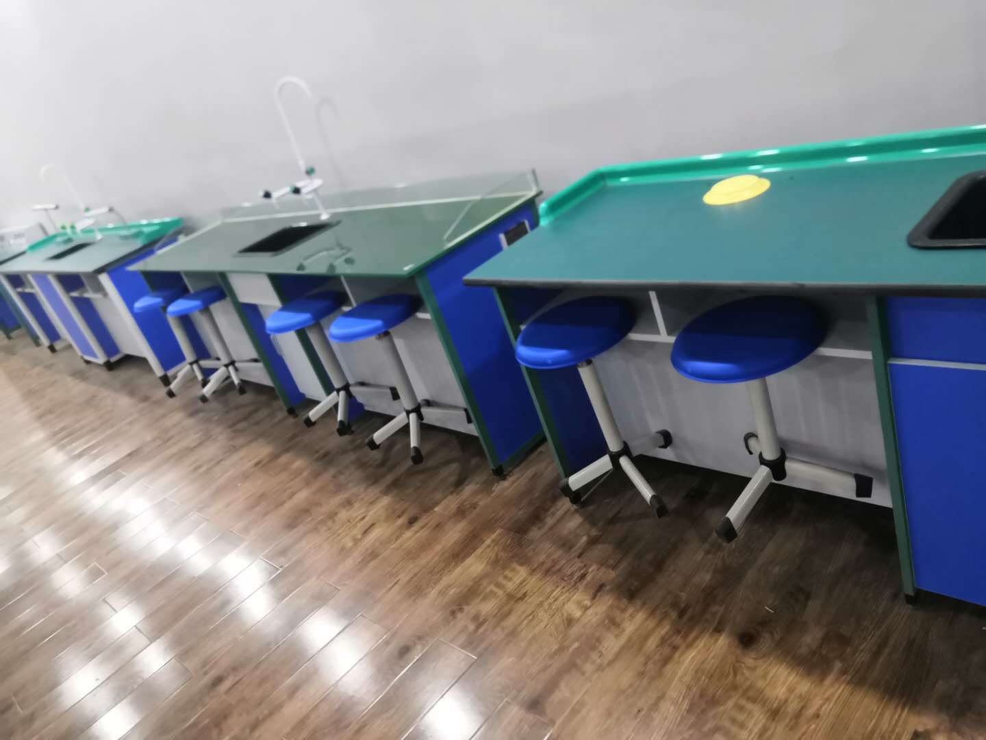 钢制圆凳